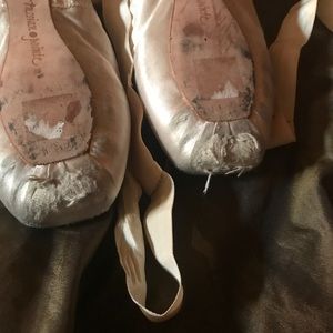 Russian Point Shoes - Girls Point Toe Ballet Shoes Slippers 37.5 Russian Russian Point Shoes - Girls Point Toe Ballet Shoes Slippers 37.5 Russian